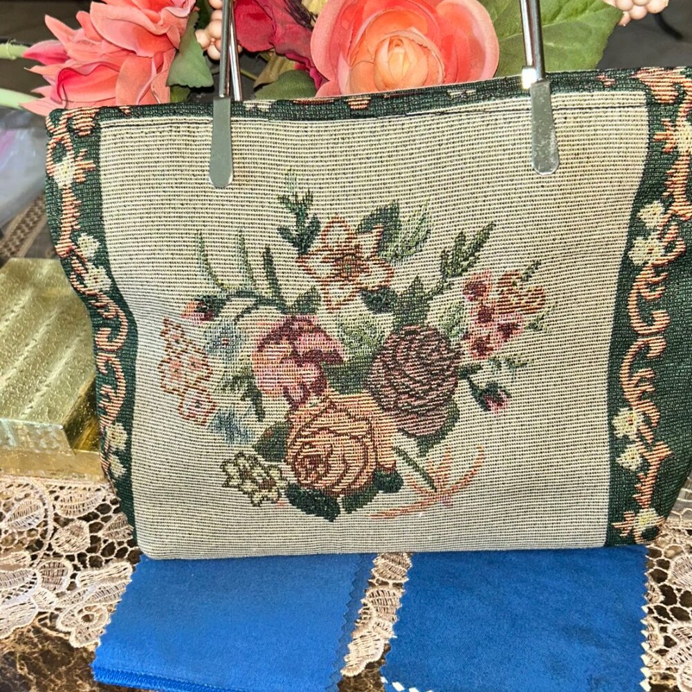 Vintage Floral Tapestry Handbag - Picture 4 of 7
